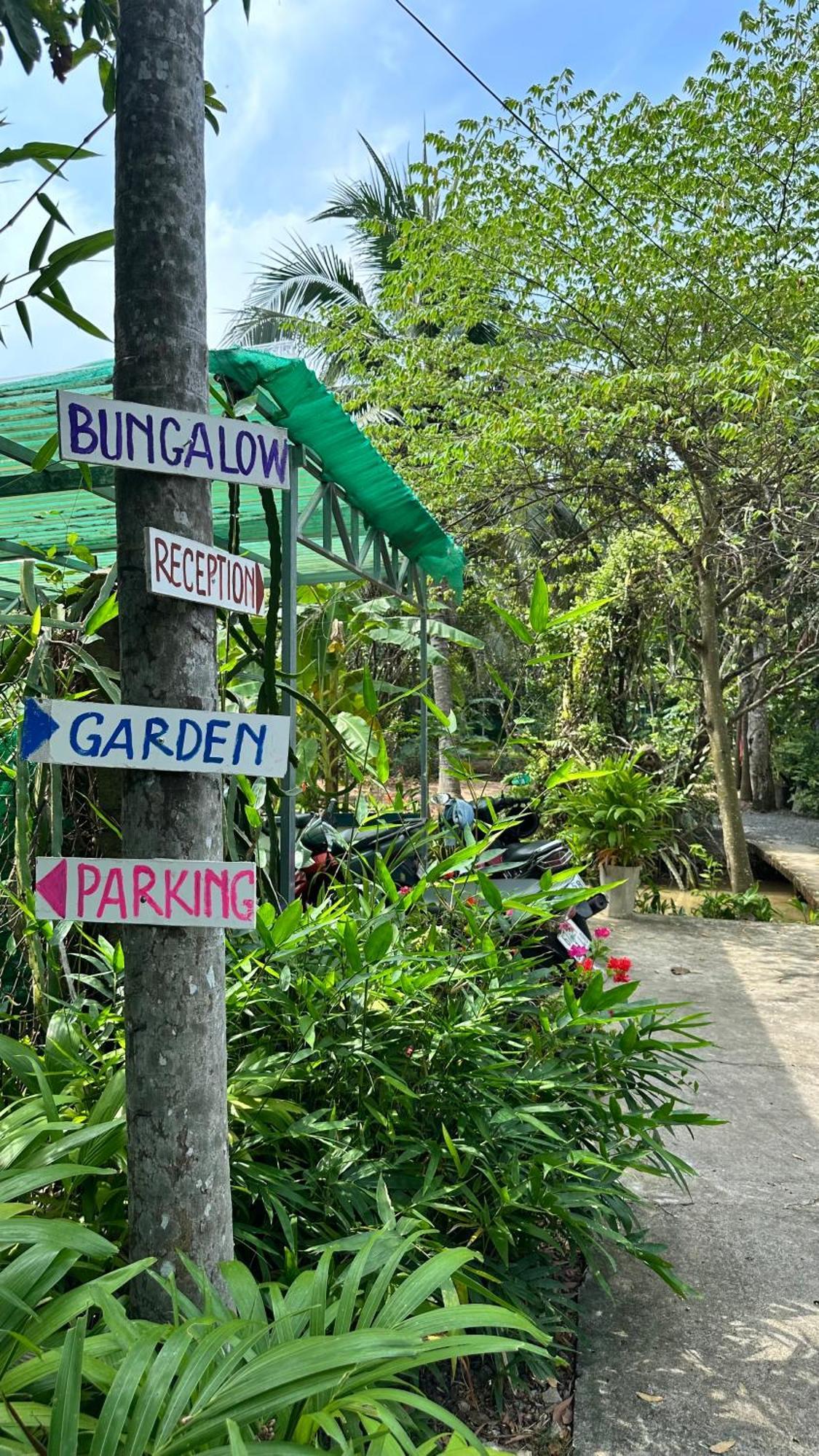 Hide Away Bungalows In Ben Tre City Exterior foto